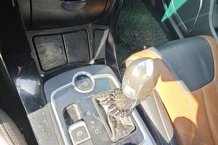 Used BYD Qin New Energy 2015 1.5T Dual-Crown Flagship Edition Gear Lever