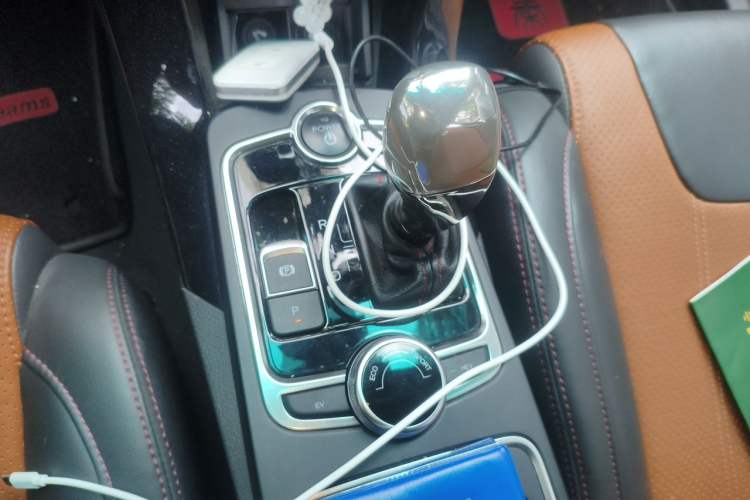 Used BYD Qin New Energy 2015 1.5T Dual-Crown Flagship Plus Edition Gear Lever