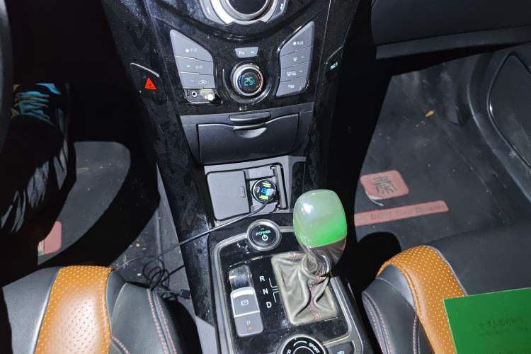 Used BYD Qin New Energy 2015 1.5T Dual-Crown Flagship Plus Edition Gear Lever