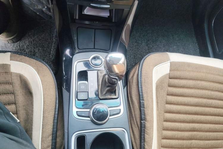 Used BYD Qin New Energy 2015 1.5T Dual-Crown Flagship Edition Gear Lever