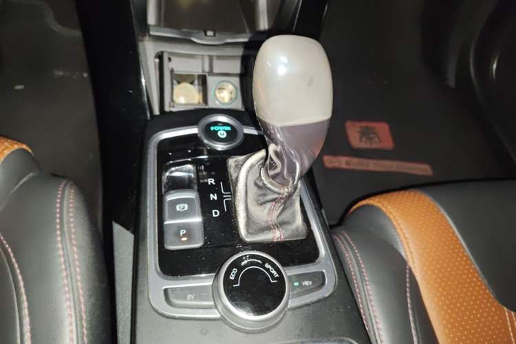 Used BYD Qin New Energy 2015 1.5T Dual-Crown Flagship Edition Gear Lever
