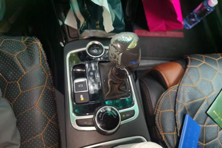 Used BYD Qin New Energy 2015 1.5T Dual-Crown Flagship Edition Gear Lever