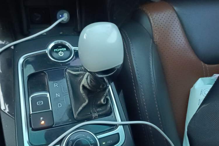 Used BYD Qin New Energy 2015 1.5T Dual-Crown Flagship Plus Edition Gear Lever