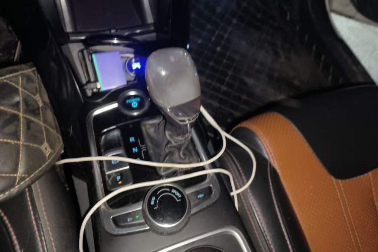 Used BYD Qin New Energy 2015 1.5T Dual-Crown Flagship Edition Gear Lever