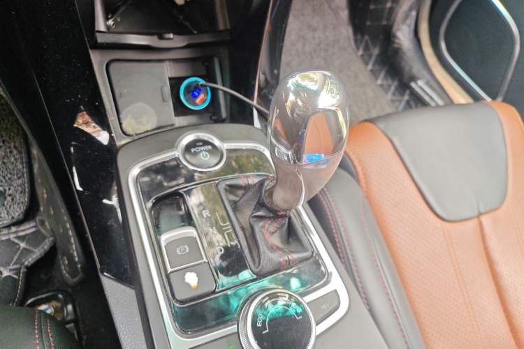 Used BYD Qin New Energy 2015 1.5T Dual-Crown Flagship Plus Edition Gear Lever