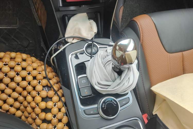 Used BYD Qin New Energy 2015 1.5T Dual-Crown Flagship Plus Edition Gear Lever