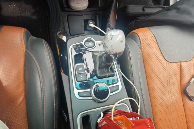 Used BYD Qin New Energy 2015 1.5T Dual-Crown Flagship Plus Edition Gear Lever