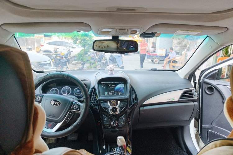 Used BYD Qin New Energy 2015 1.5T Dual-Crown Flagship Edition Headliner