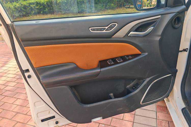 Used BYD Qin New Energy 2015 1.5T Dual-Crown Flagship Plus Edition Interior 1