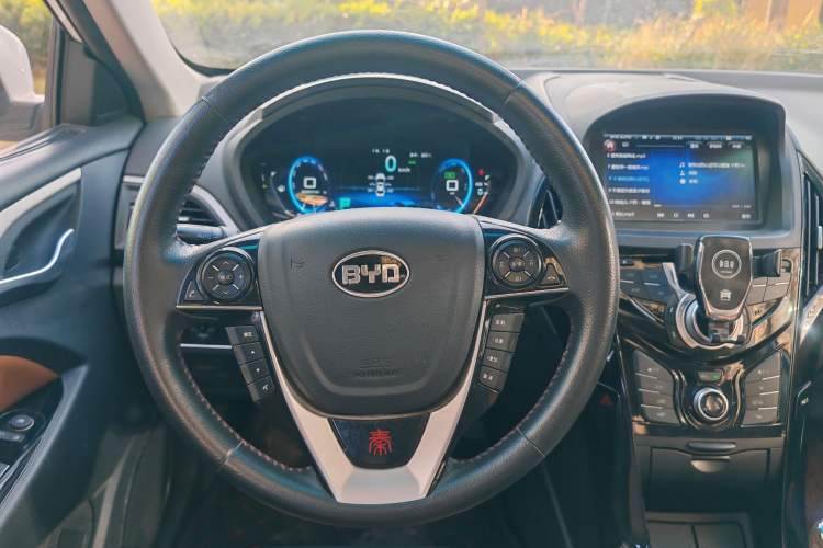 Used BYD Qin New Energy 2015 1.5T Dual-Crown Flagship Plus Edition Interior 11
