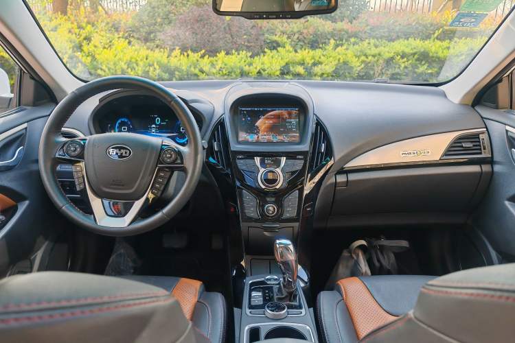 Used BYD Qin New Energy 2015 1.5T Dual-Crown Flagship Plus Edition Interior 12