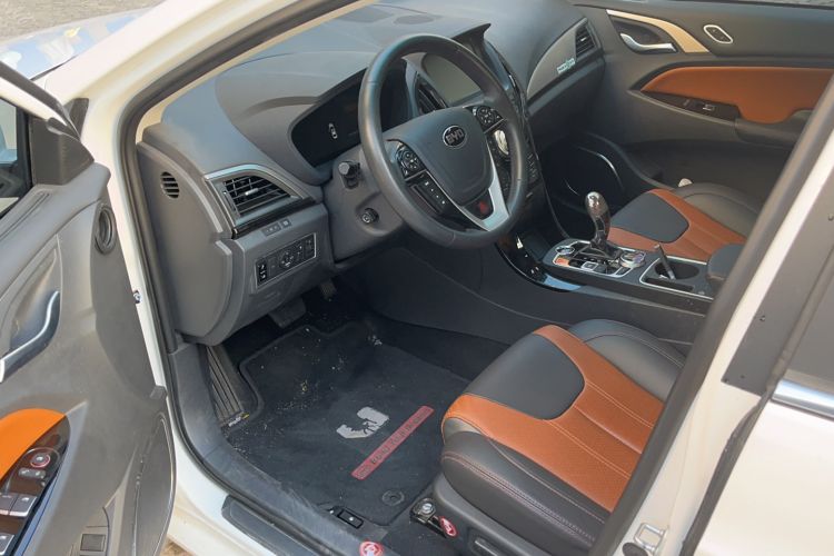 Used BYD Qin New Energy 2015 1.5T Dual-Crown Flagship Plus Edition Interior 2