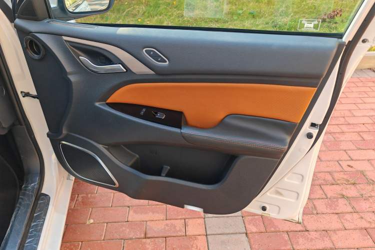 Used BYD Qin New Energy 2015 1.5T Dual-Crown Flagship Plus Edition Interior 4