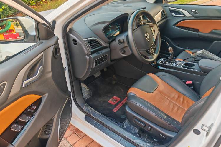 Used BYD Qin New Energy 2015 1.5T Dual-Crown Flagship Plus Edition Interior 5