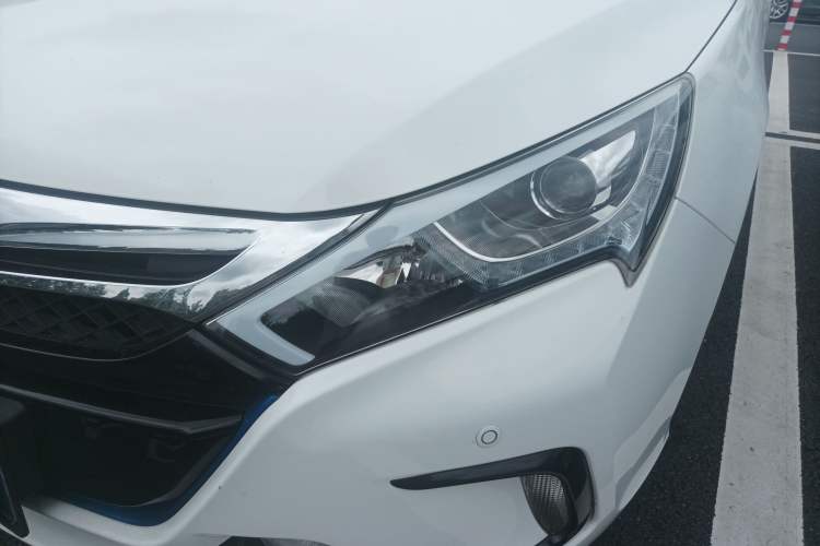 Used BYD Qin New Energy 2015 1.5T Dual-Crown Flagship Plus Edition Left Front Headlight