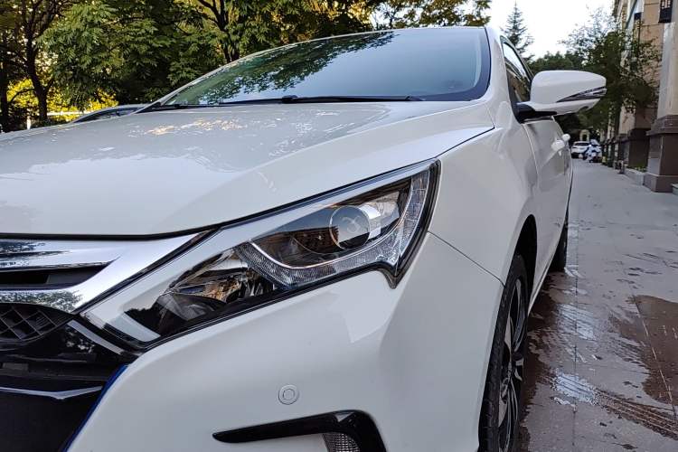 Used BYD Qin New Energy 2015 1.5T Dual-Crown Flagship Plus Edition Left Front Headlight