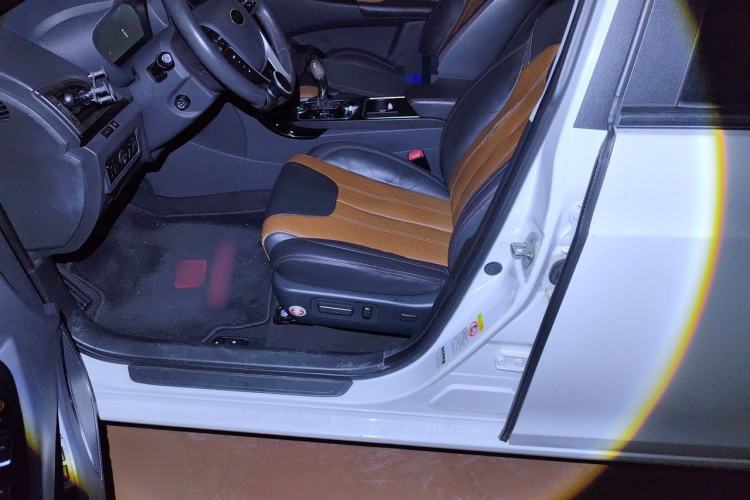 Used BYD Qin New Energy 2015 1.5T Dual-Crown Flagship Plus Edition Left Front Seat