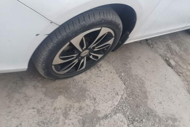Used BYD Qin New Energy 2015 1.5T Dual-Crown Flagship Edition Left Front Wheel Hub