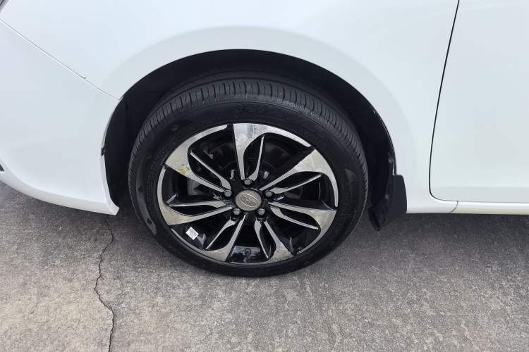 Used BYD Qin New Energy 2015 1.5T Dual-Crown Flagship Plus Edition Left Front Wheel Hub