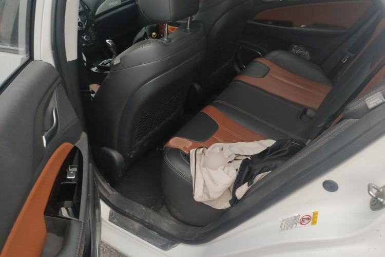 Used BYD Qin New Energy 2015 1.5T Dual-Crown Flagship Plus Edition Left Rear Seat