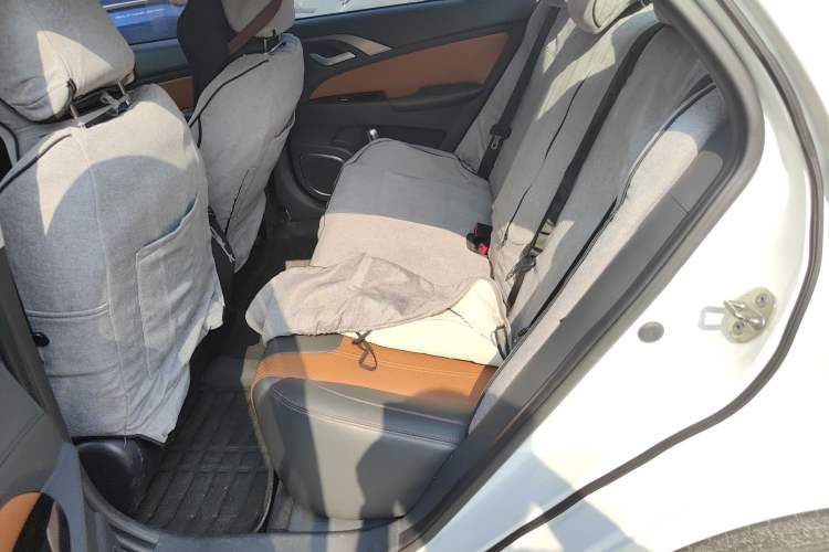 Used BYD Qin New Energy 2015 1.5T Dual-Crown Flagship Edition Left Rear Seat