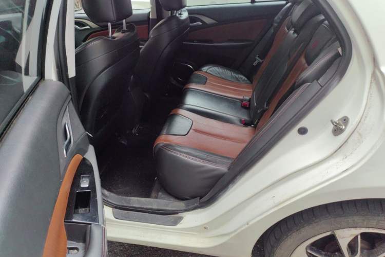 Used BYD Qin New Energy 2015 1.5T Dual-Crown Flagship Edition Left Rear Seat