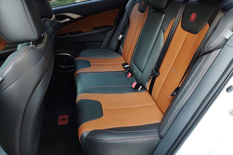 Used BYD Qin New Energy 2015 1.5T Dual-Crown Flagship Plus Edition Left Rear Seat