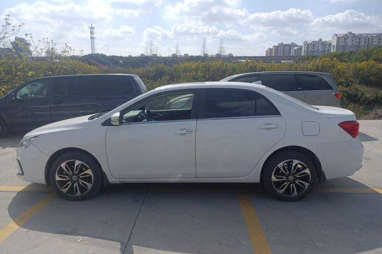 Used BYD Qin New Energy 2015 1.5T Dual-Crown Flagship Plus Edition Left Side