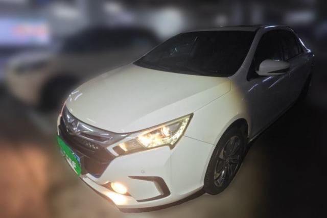 Ojetý BYD Qin New Energy 2015 1.5T Dual-Crown Flagship Plus Edition