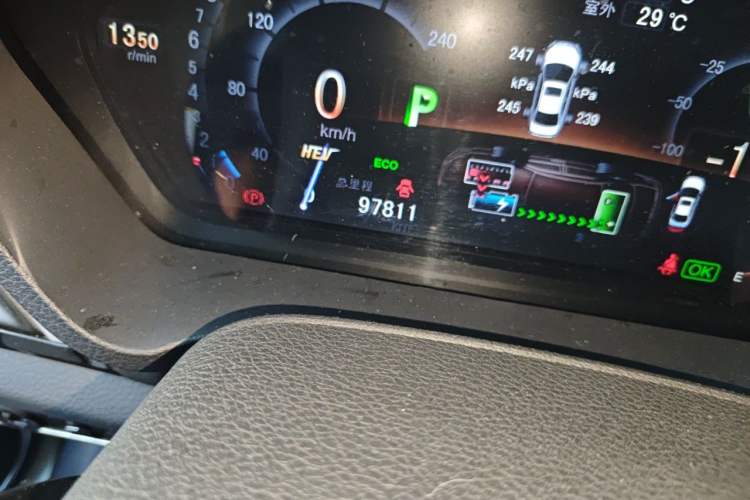 Used BYD Qin New Energy 2015 1.5T Dual-Crown Flagship Plus Edition Odometer Close Up