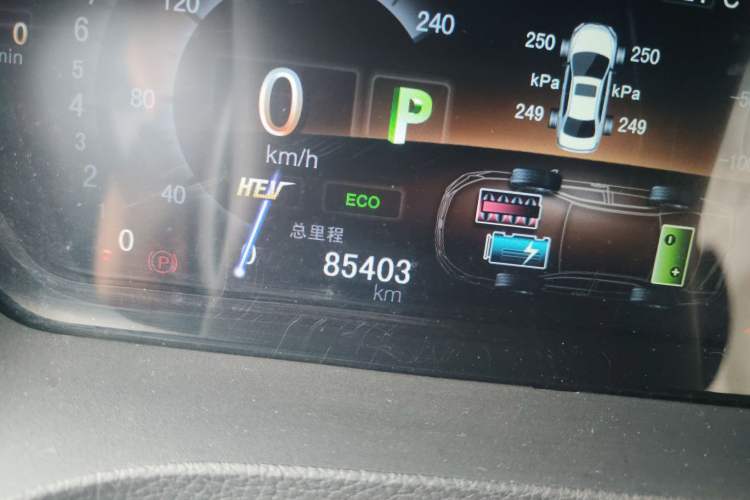 Used BYD Qin New Energy 2015 1.5T Dual-Crown Flagship Plus Edition Odometer Close Up