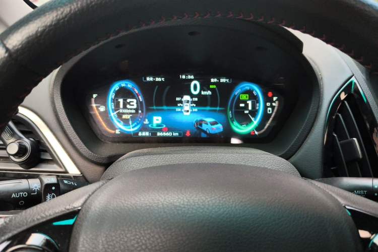Used BYD Qin New Energy 2015 1.5T Dual-Crown Flagship Edition Odometer Close Up