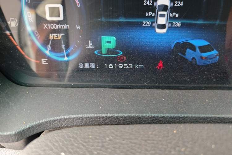 Used BYD Qin New Energy 2015 1.5T Dual-Crown Flagship Plus Edition Odometer Close Up