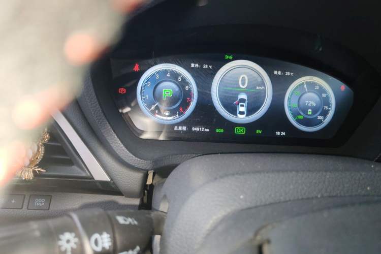 Used BYD Qin New Energy 2015 1.5T Dual-Crown Flagship Edition Odometer Close Up