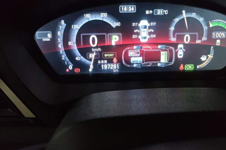Used BYD Qin New Energy 2015 1.5T Dual-Crown Flagship Plus Edition Odometer Close Up