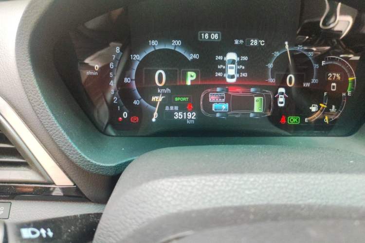 Used BYD Qin New Energy 2015 1.5T Dual-Crown Flagship Plus Edition Odometer Close Up