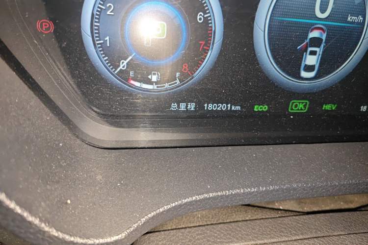 Used BYD Qin New Energy 2015 1.5T Dual-Crown Flagship Edition Odometer Close Up