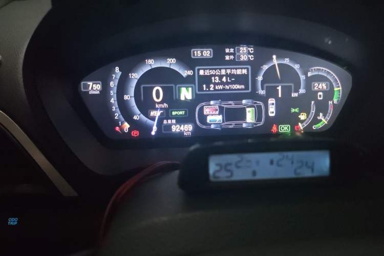 Used BYD Qin New Energy 2015 1.5T Dual-Crown Flagship Edition Odometer Close Up