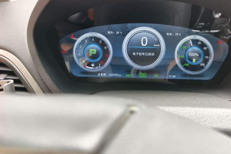 Used BYD Qin New Energy 2015 1.5T Dual-Crown Flagship Plus Edition Odometer Close Up