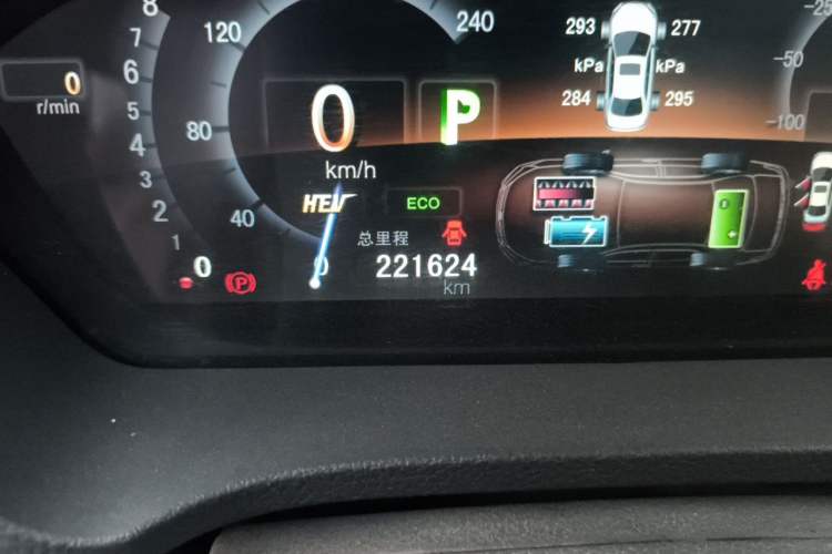 Used BYD Qin New Energy 2015 1.5T Dual-Crown Flagship Plus Edition Odometer Close Up