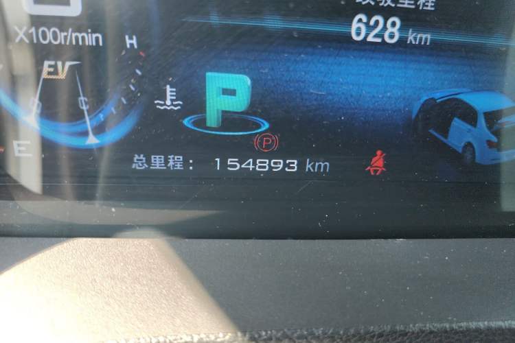Used BYD Qin New Energy 2015 1.5T Dual-Crown Flagship Edition Odometer Close Up