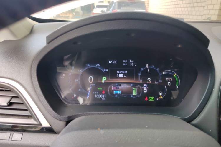 Used BYD Qin New Energy 2015 1.5T Dual-Crown Flagship Plus Edition Odometer Close Up