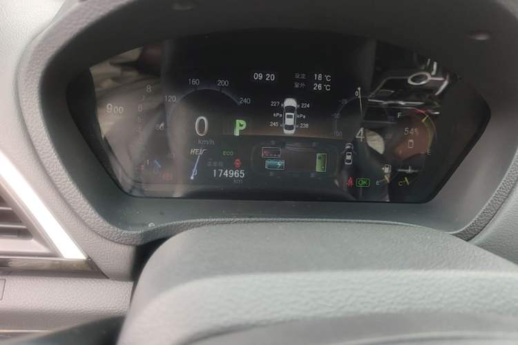 Used BYD Qin New Energy 2015 1.5T Dual-Crown Flagship Plus Edition Odometer Close Up
