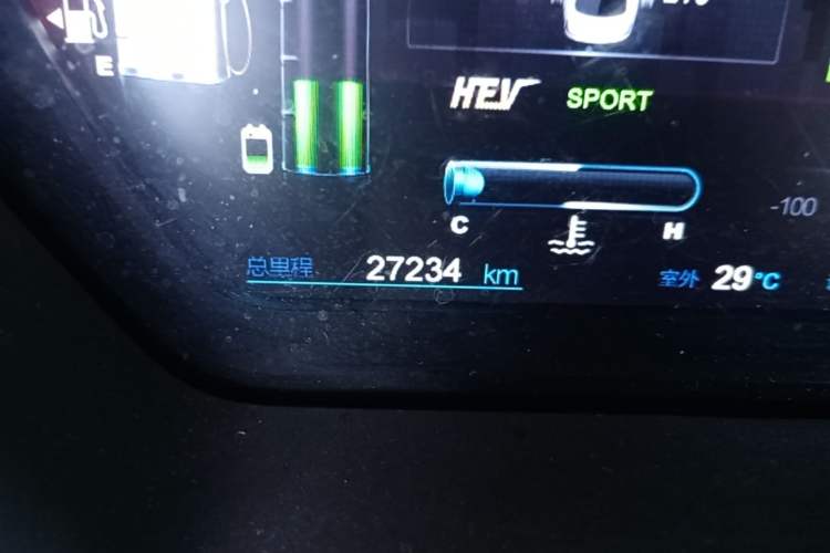 Used BYD Qin New Energy 2015 1.5T Dual-Crown Flagship Plus Edition Odometer Close Up
