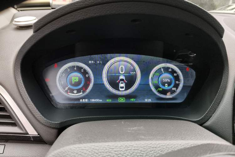 Used BYD Qin New Energy 2015 1.5T Dual-Crown Flagship Plus Edition Odometer Close Up