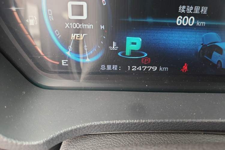 Used BYD Qin New Energy 2015 1.5T Dual-Crown Flagship Plus Edition Odometer Close Up