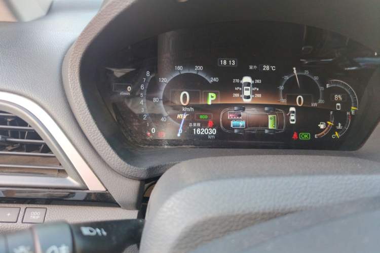 Used BYD Qin New Energy 2015 1.5T Dual-Crown Flagship Plus Edition Odometer Close Up