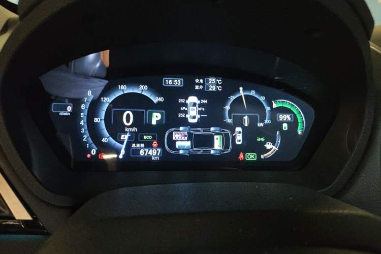 Used BYD Qin New Energy 2015 1.5T Dual-Crown Flagship Plus Edition Odometer Close Up