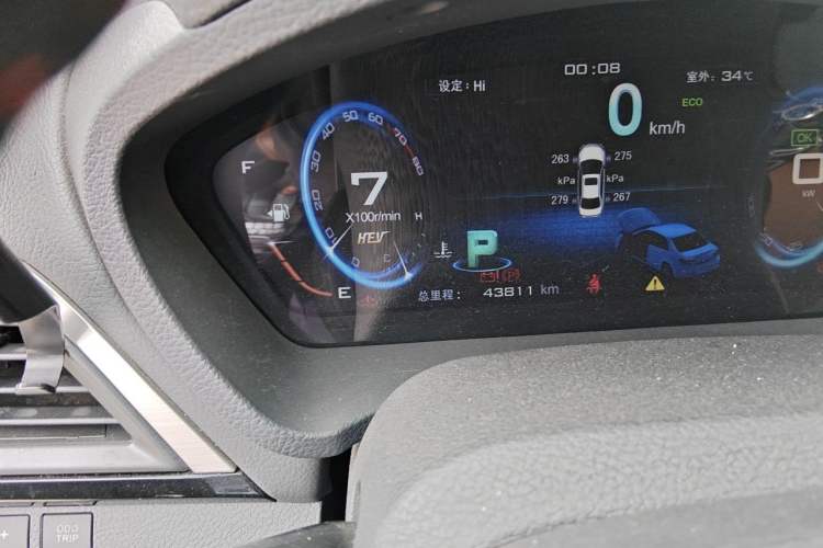 Used BYD Qin New Energy 2015 1.5T Dual-Crown Flagship Plus Edition Odometer Close Up