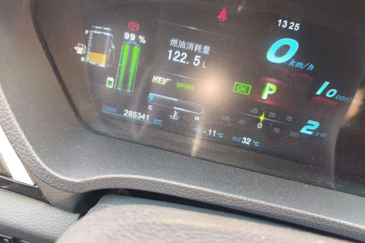 Used BYD Qin New Energy 2015 1.5T Dual-Crown Flagship Edition Odometer Close Up